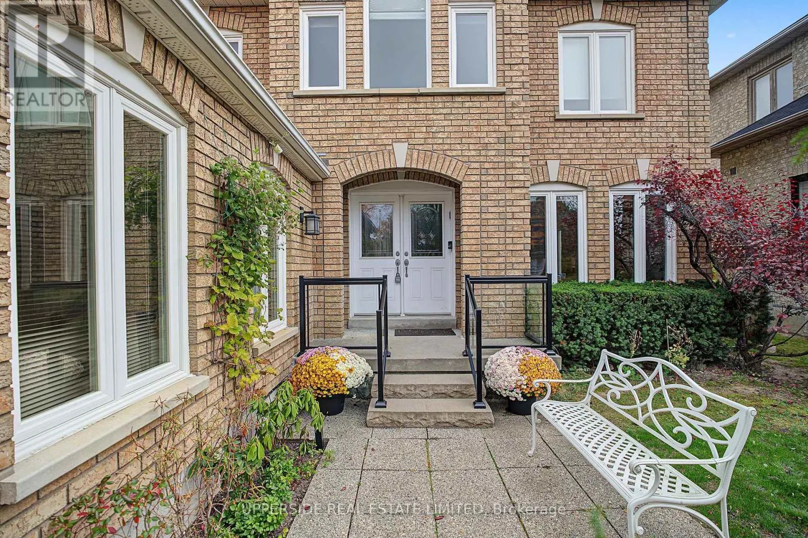 99 GLENFOREST DRIVE