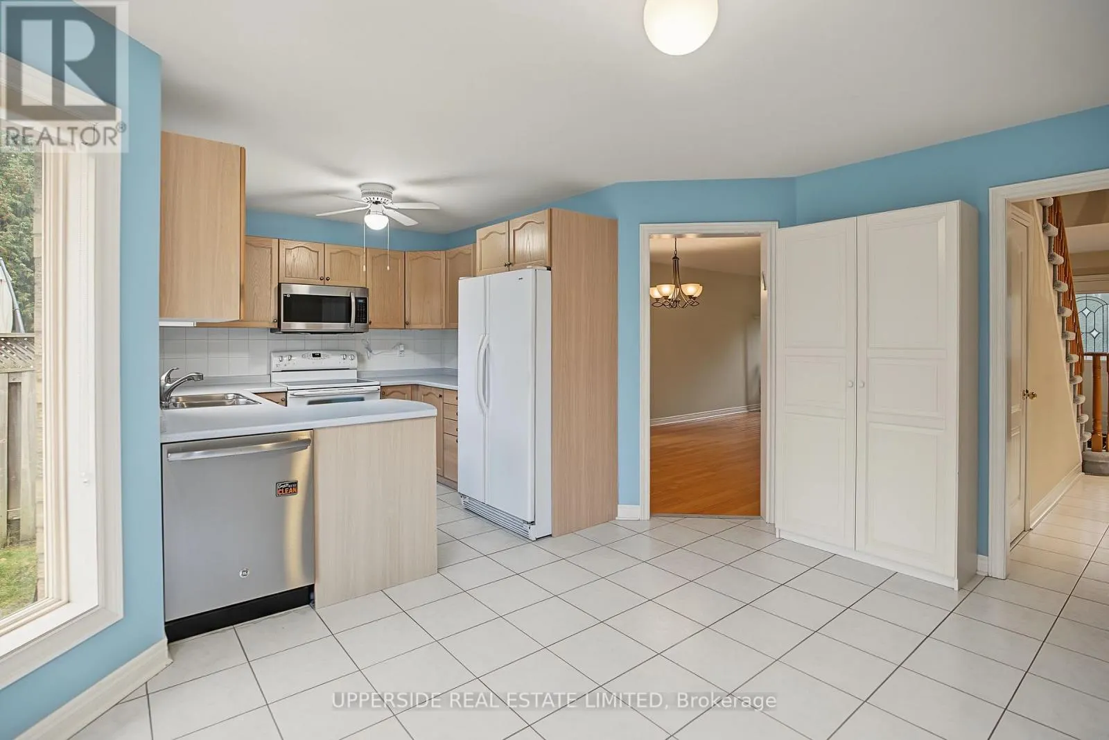99 GLENFOREST DRIVE