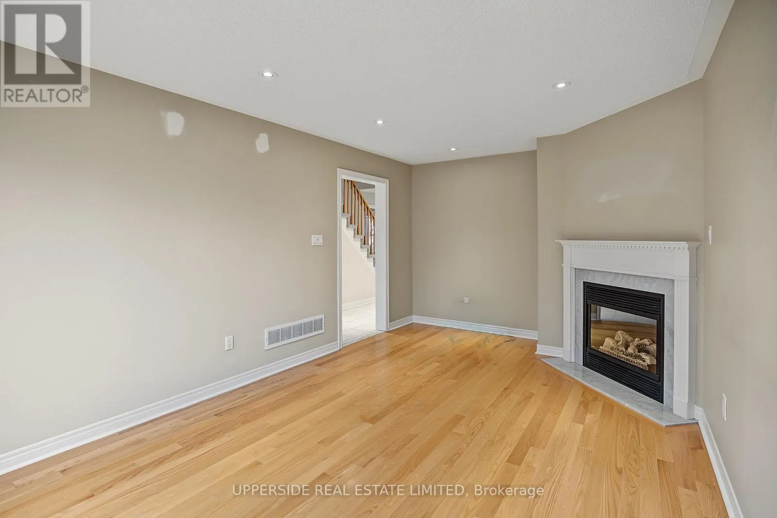 99 GLENFOREST DRIVE