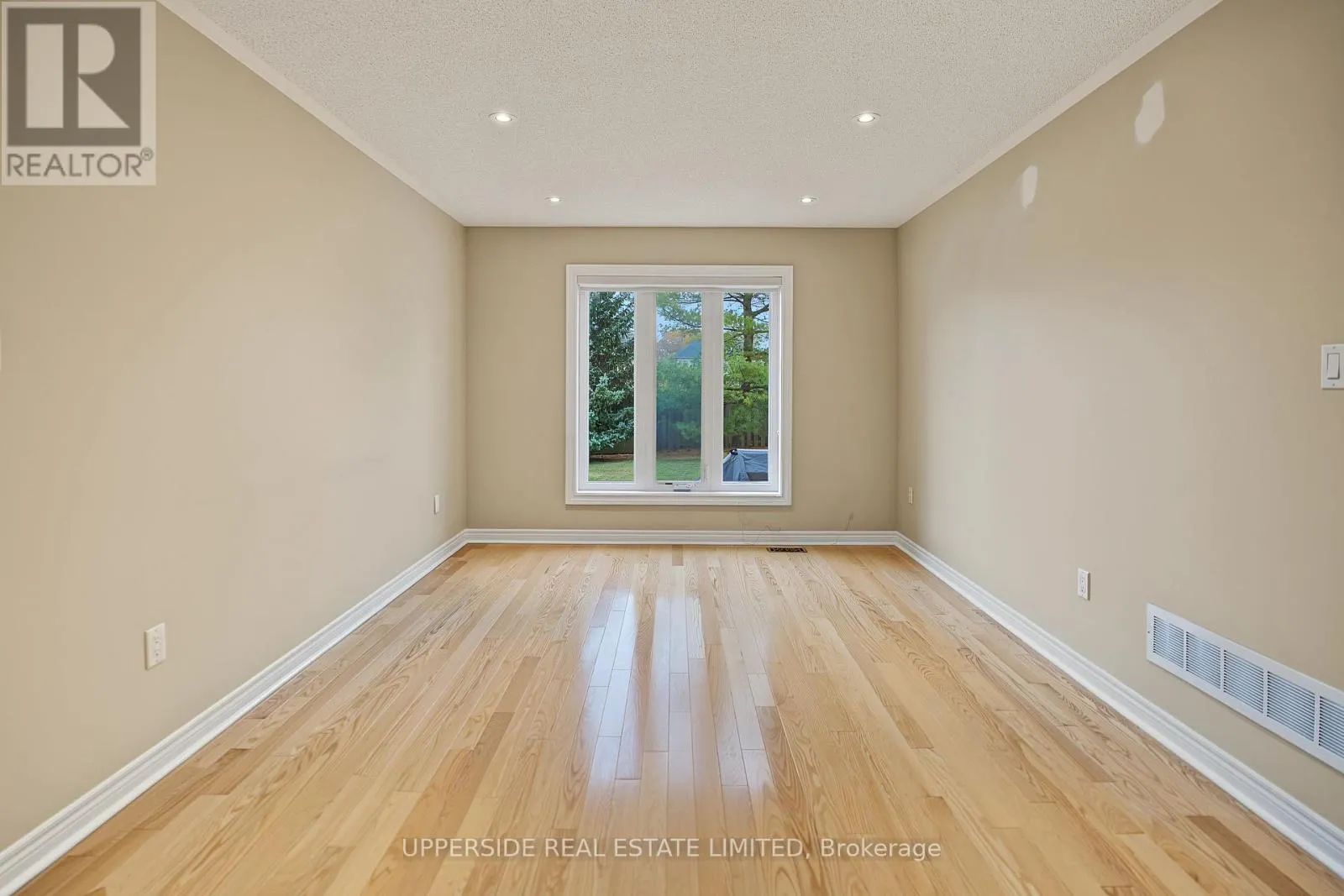 99 GLENFOREST DRIVE
