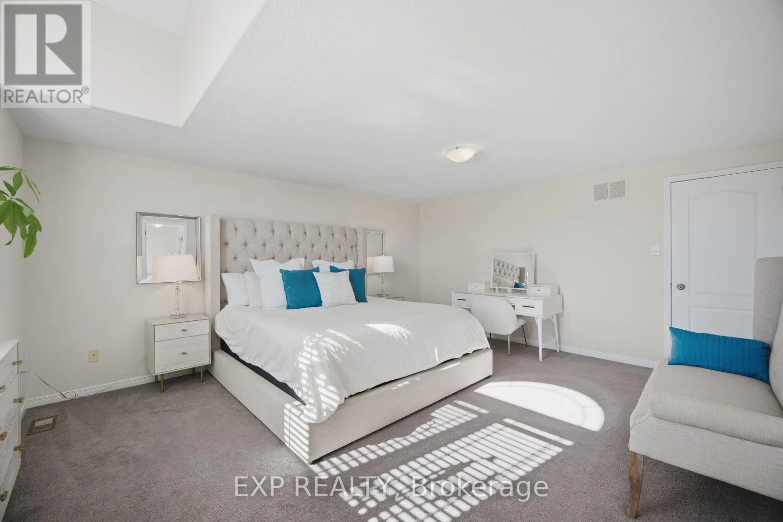 16 SHEPHARD AVENUE