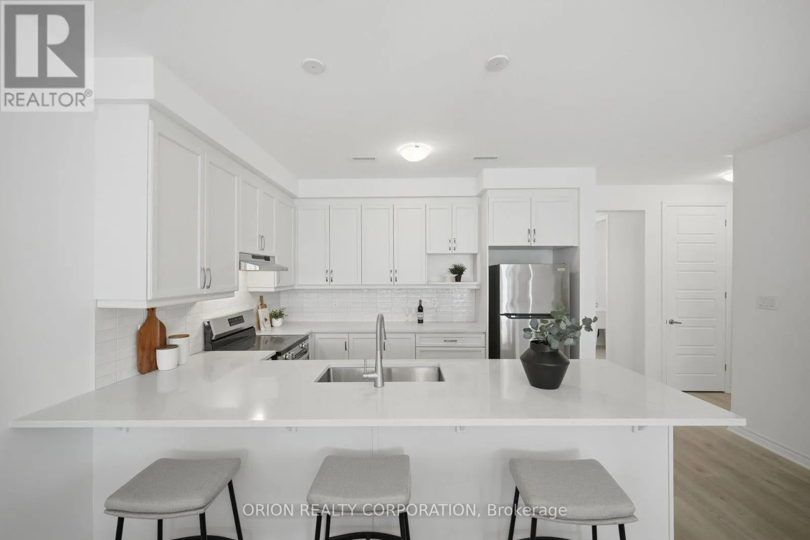 711 SARGEANT PLACE