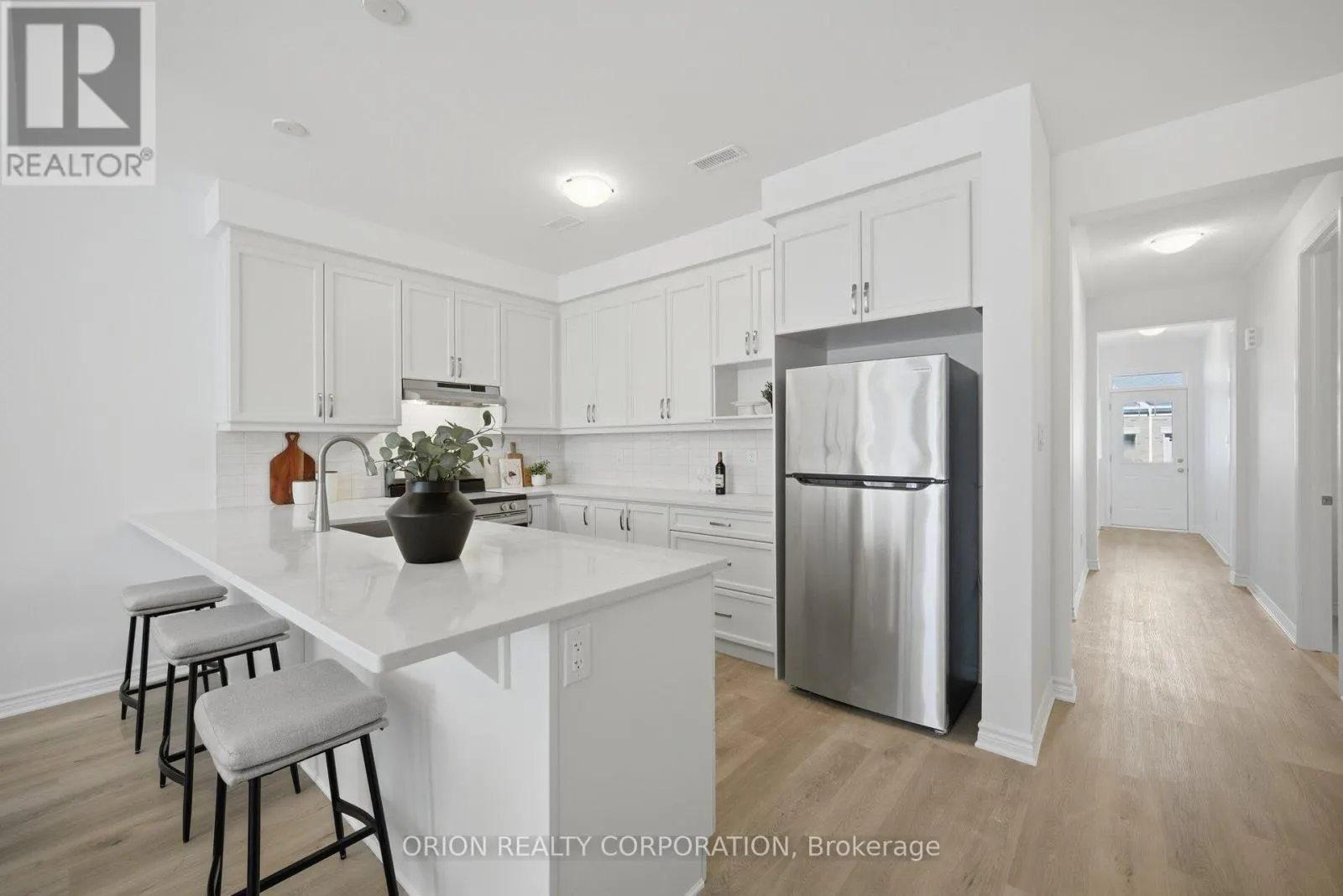 711 SARGEANT PLACE