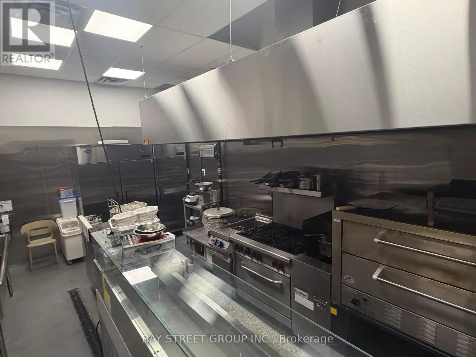 1/2 - 100 EDGELEY BOULEVARD