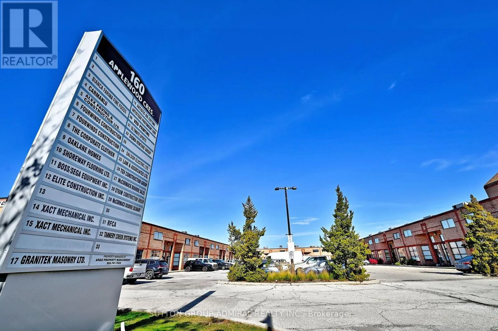 26 - 160 APPLEWOOD CRESCENT
