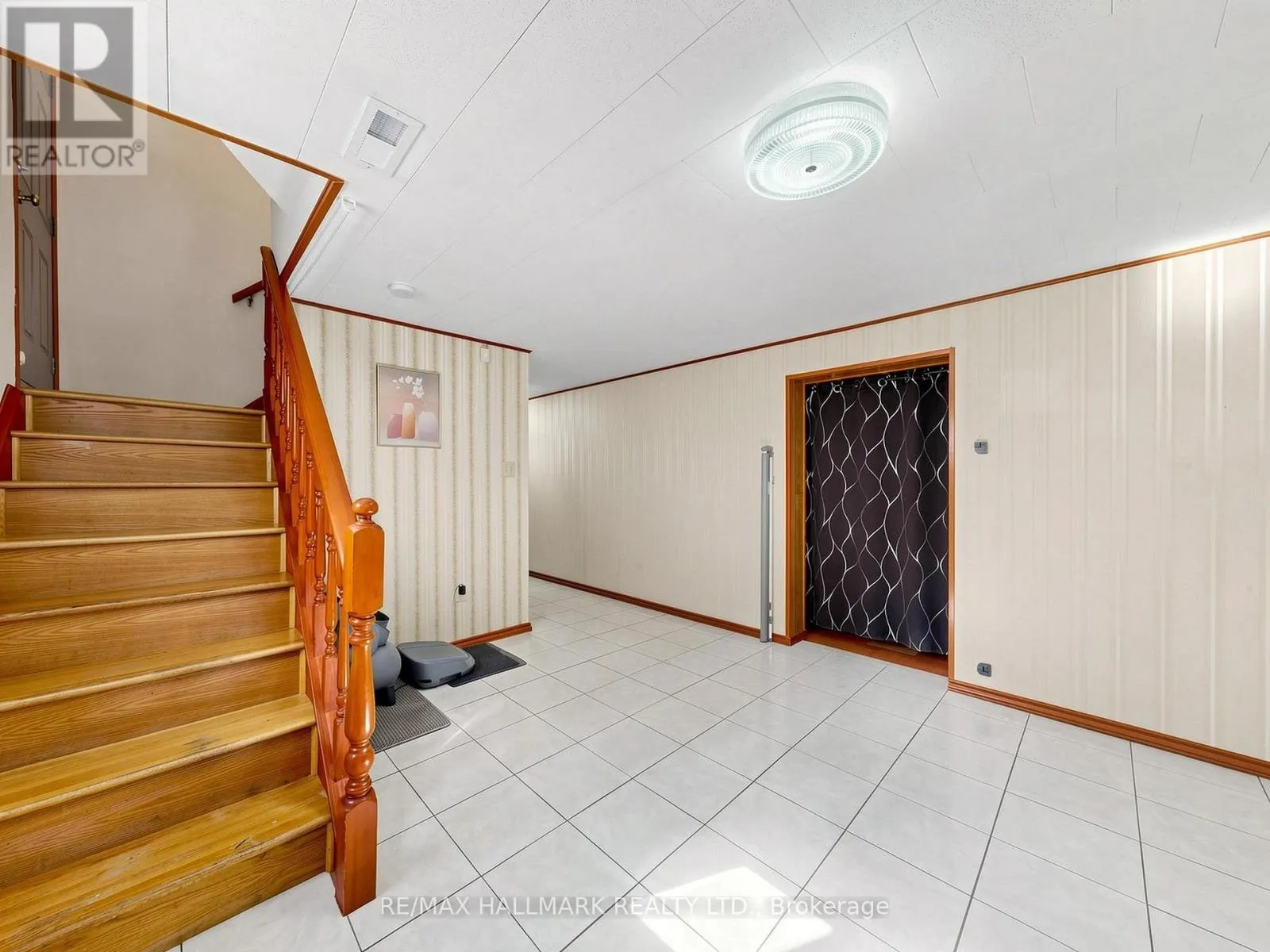 4 MULTIFLORA PLACE