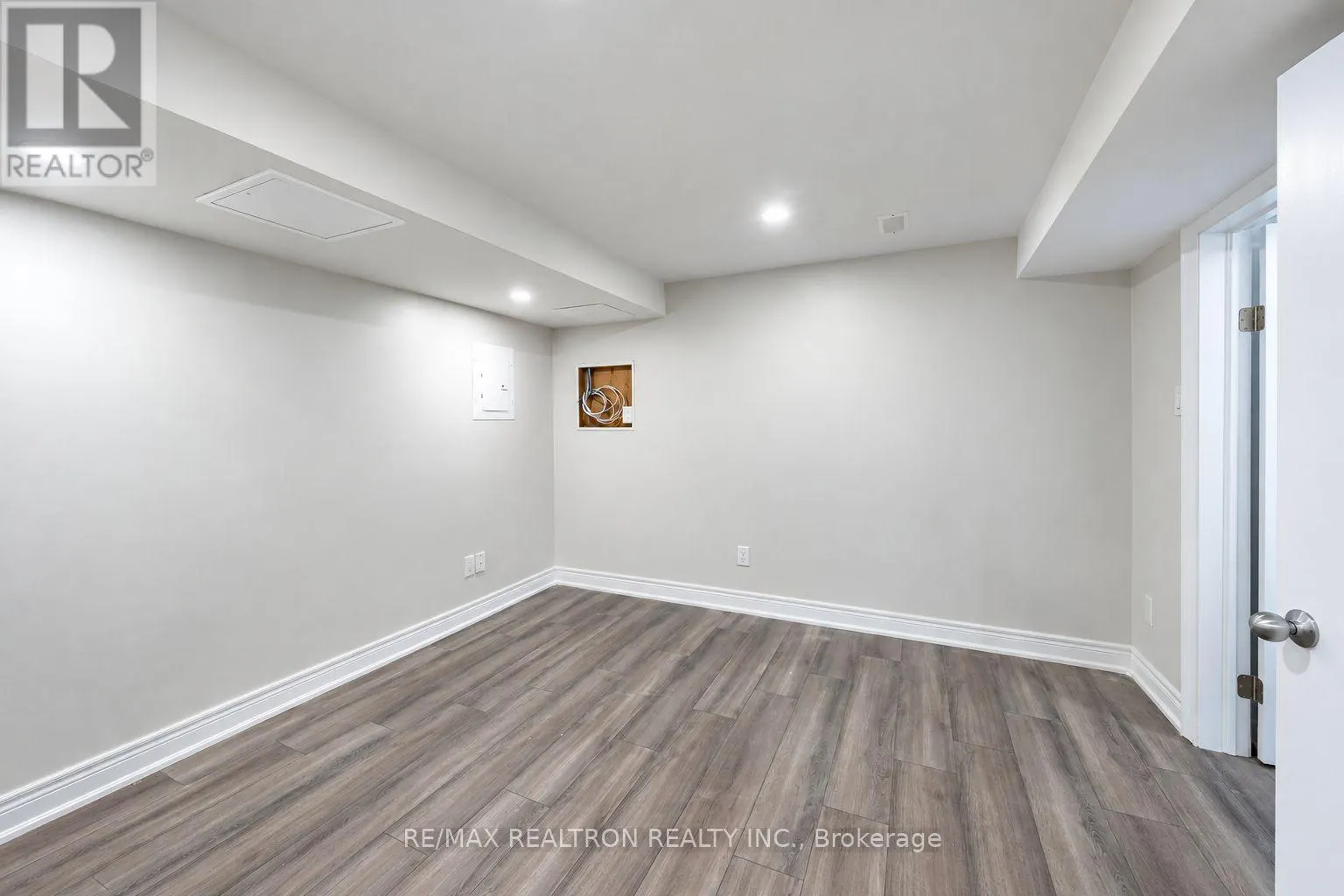 12 FIFEFIELD DRIVE
