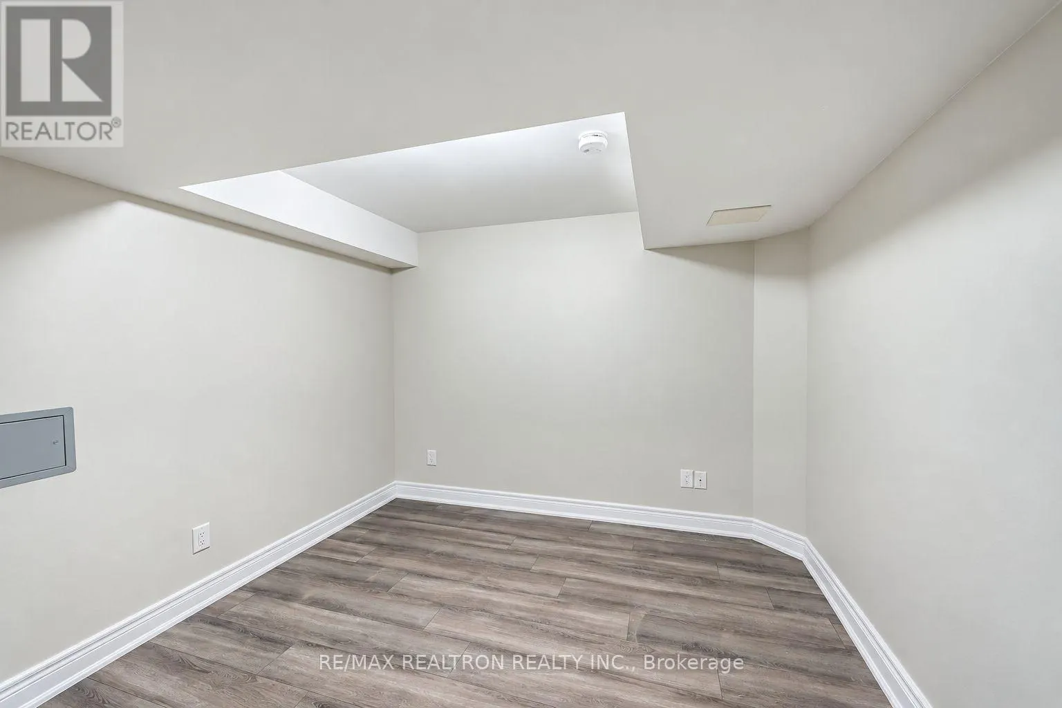 12 FIFEFIELD DRIVE
