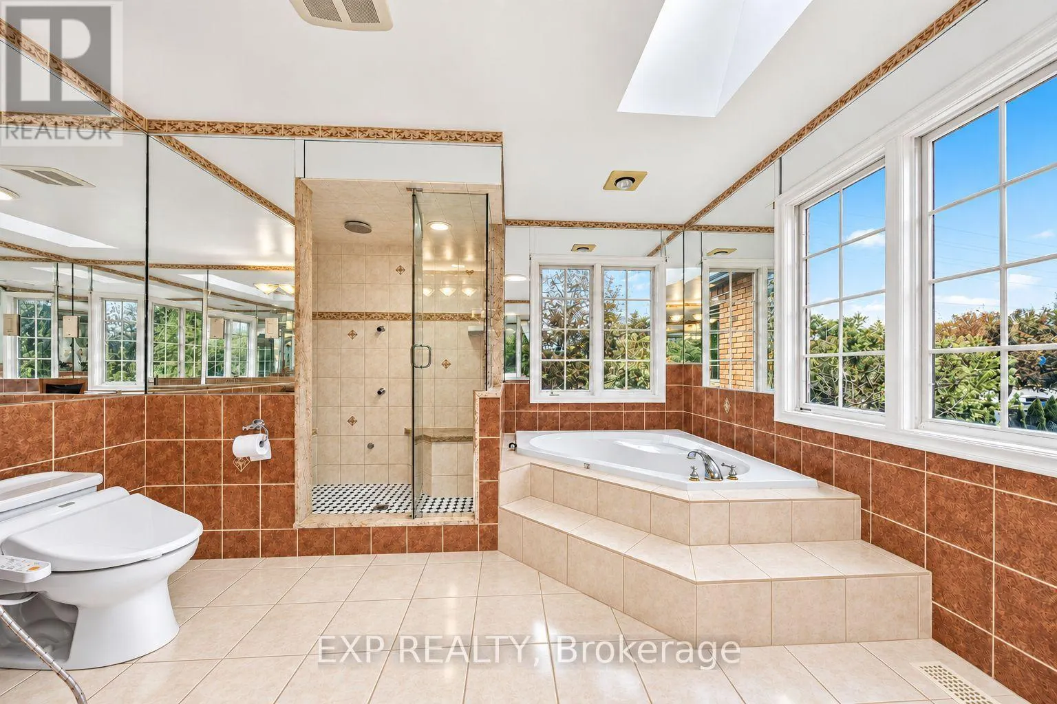 2 SHALLMAR GARDENS
