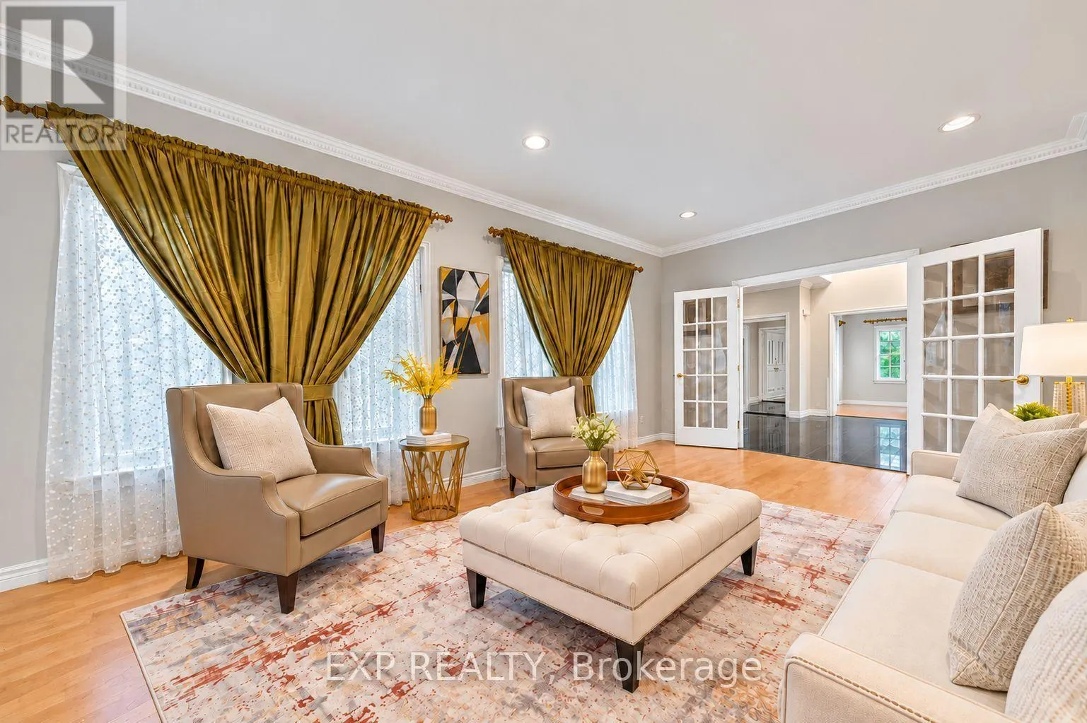 2 SHALLMAR GARDENS