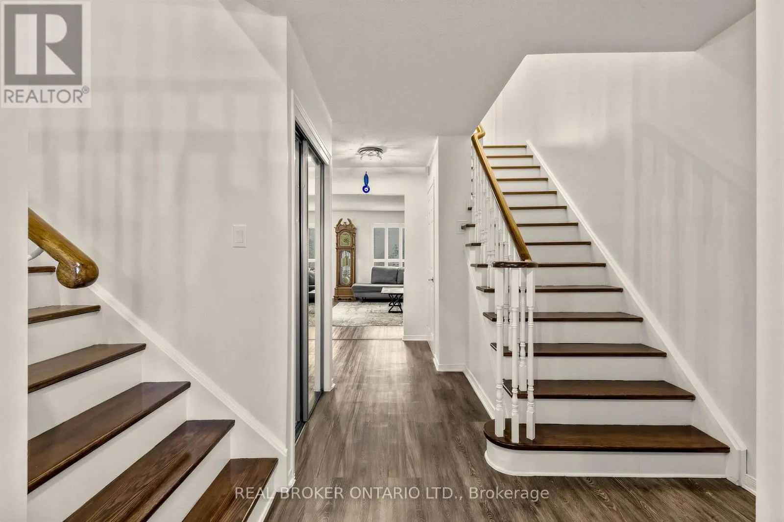 26 WHITE BOULEVARD
