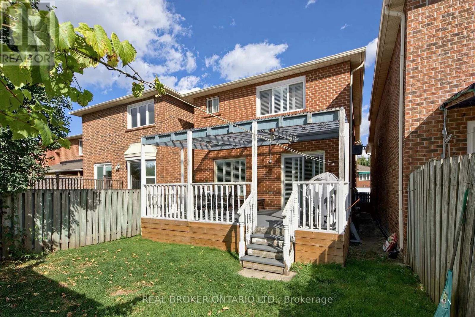 26 WHITE BOULEVARD