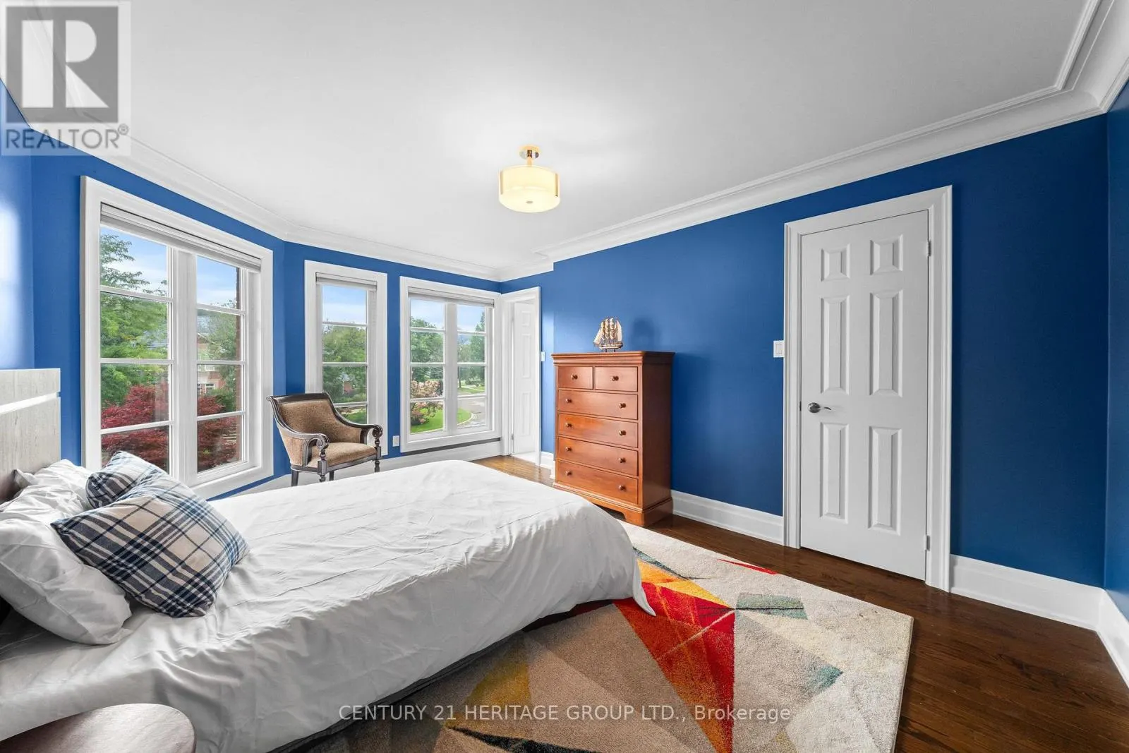 48 CARLYLE CRESCENT