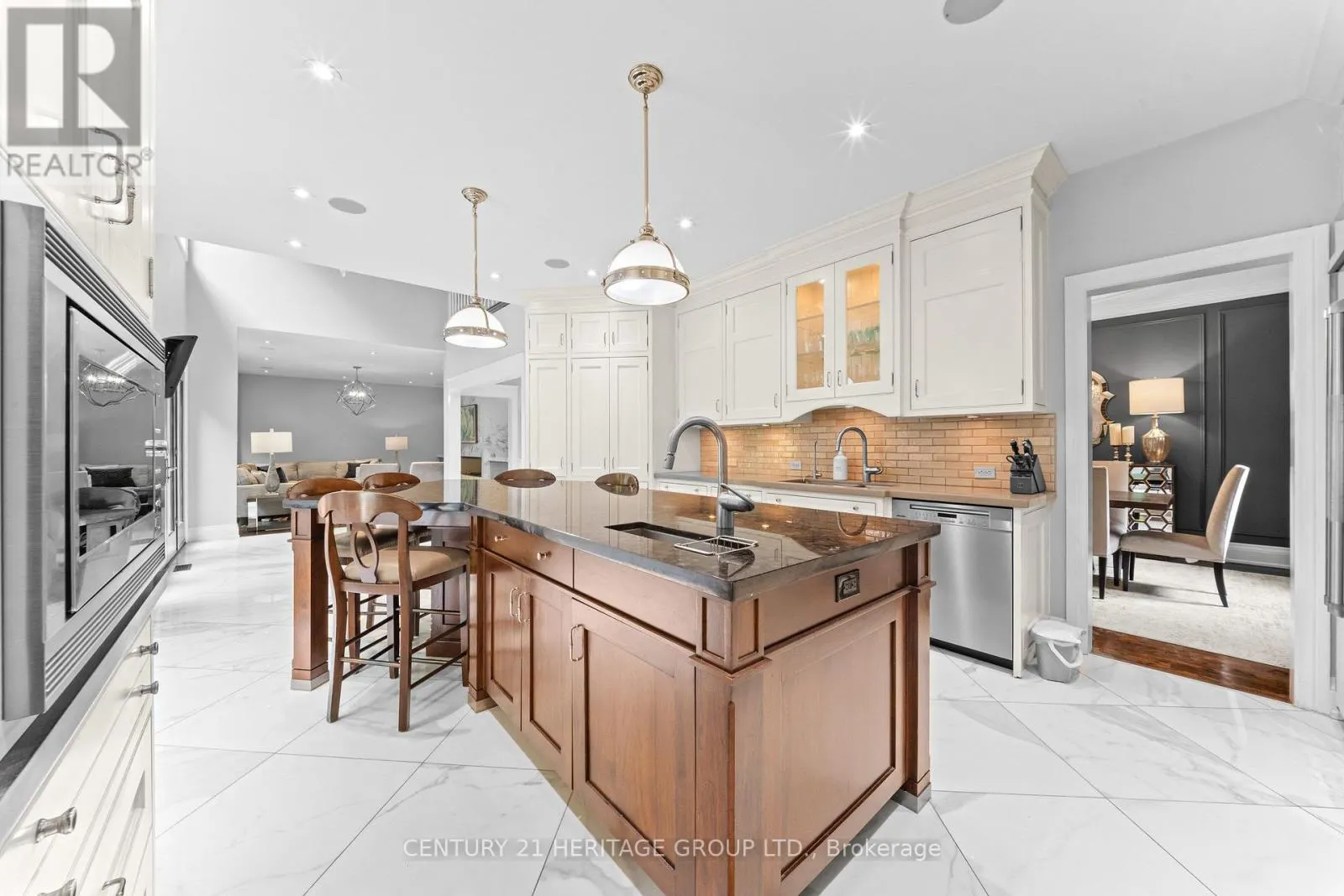 48 CARLYLE CRESCENT
