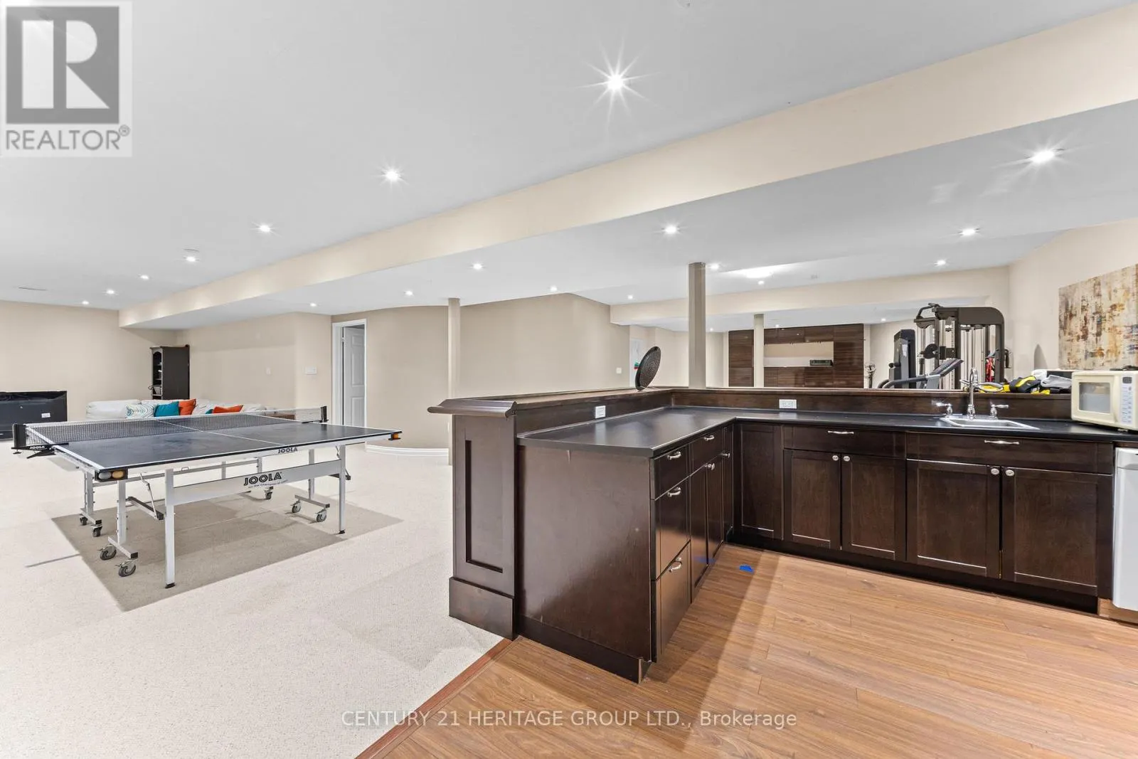 48 CARLYLE CRESCENT