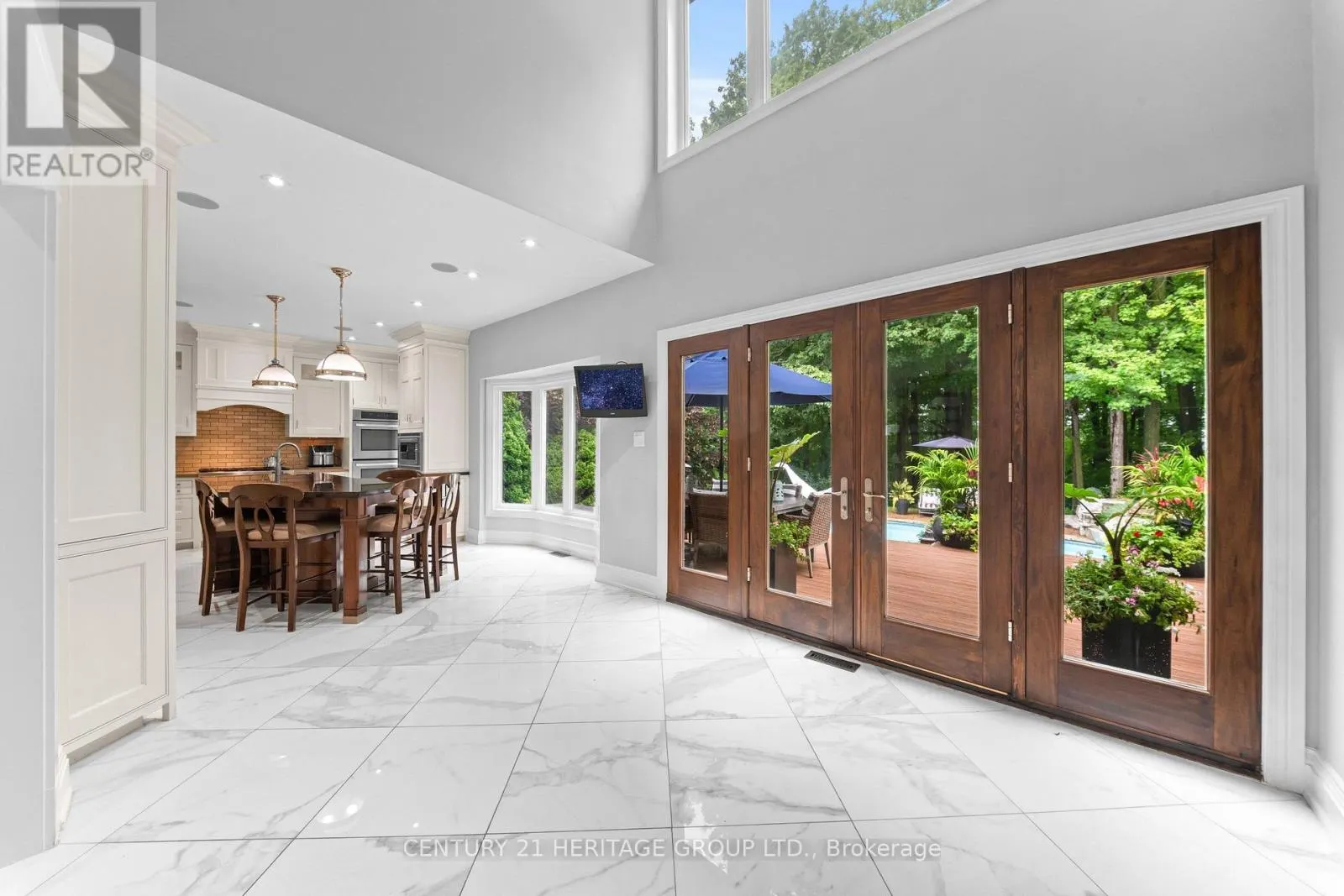 48 CARLYLE CRESCENT
