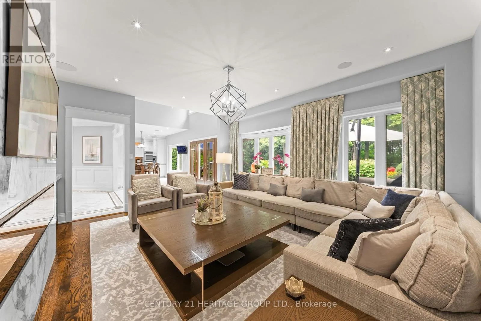 48 CARLYLE CRESCENT
