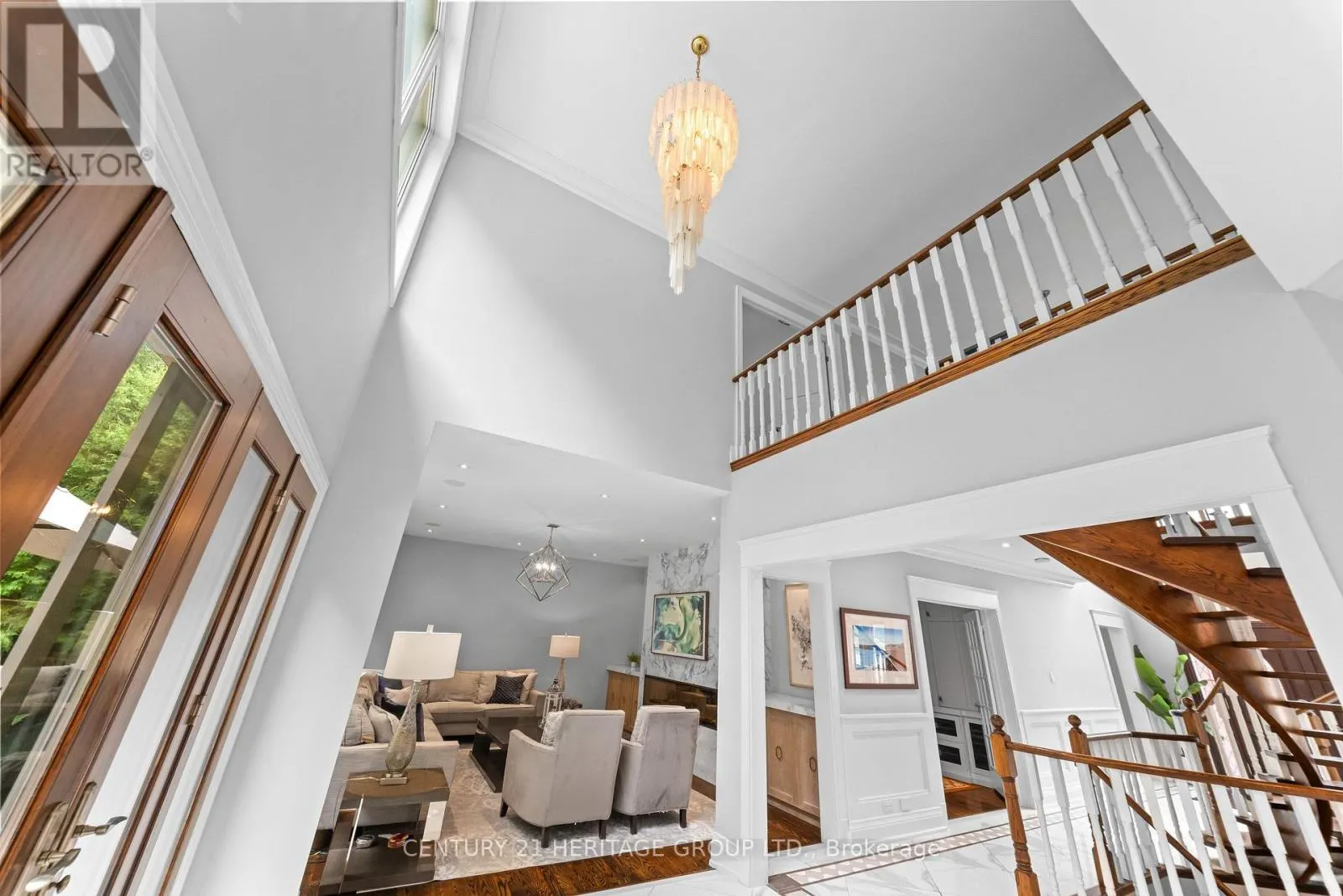 48 CARLYLE CRESCENT