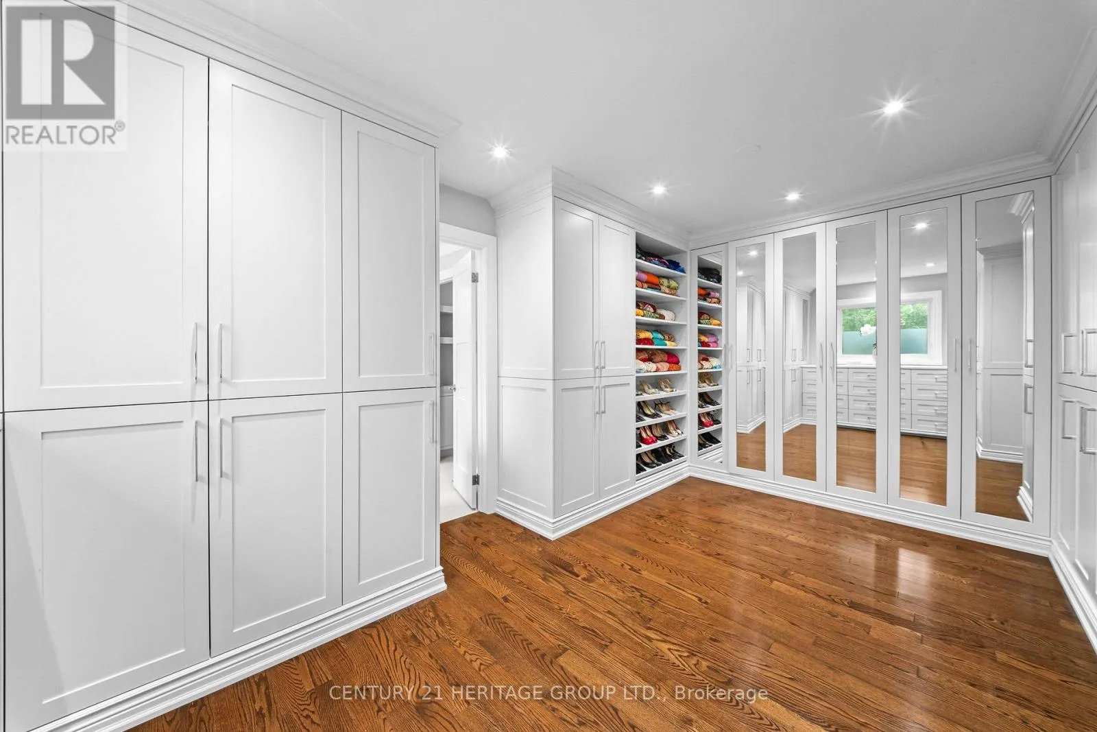 48 CARLYLE CRESCENT