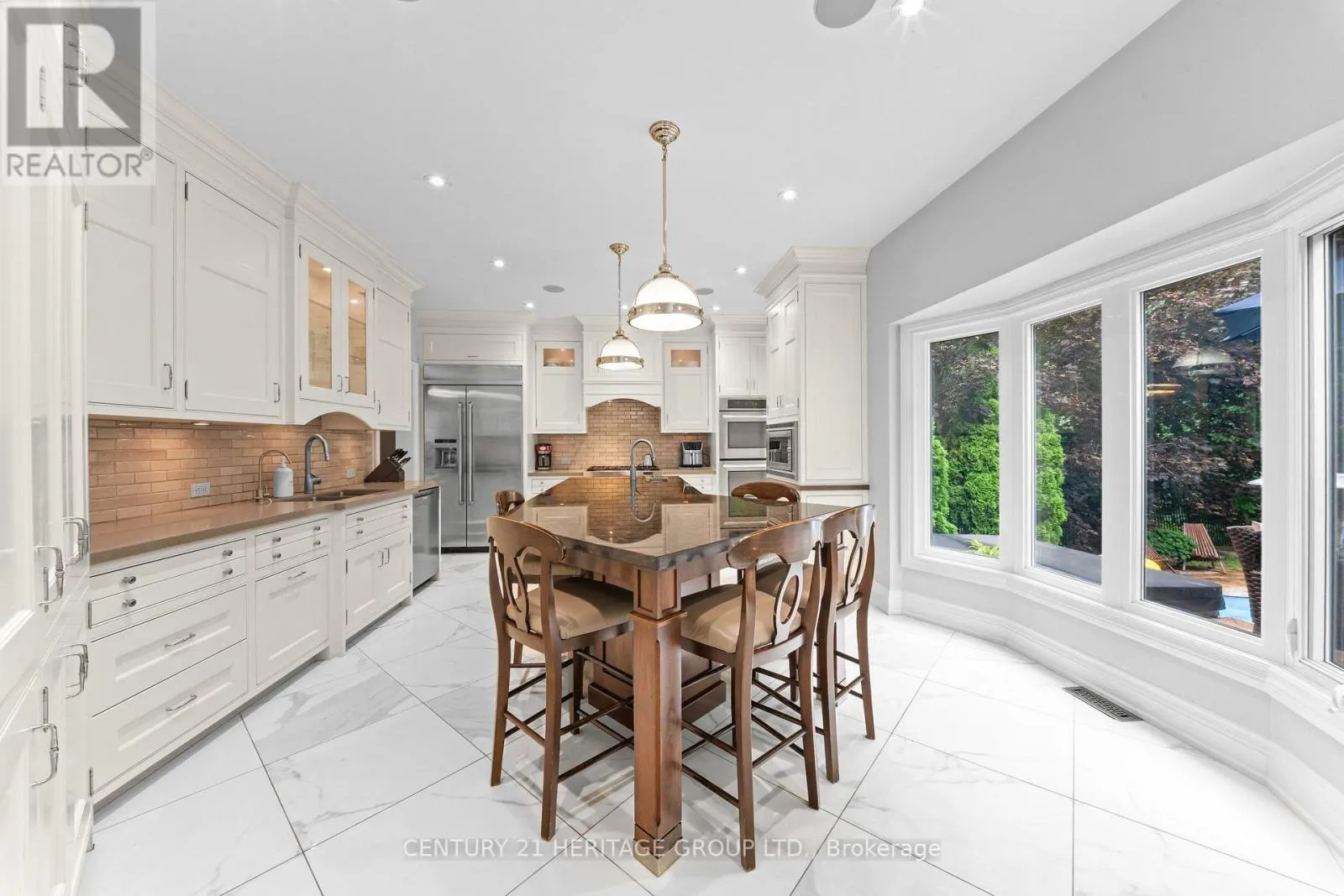 48 CARLYLE CRESCENT
