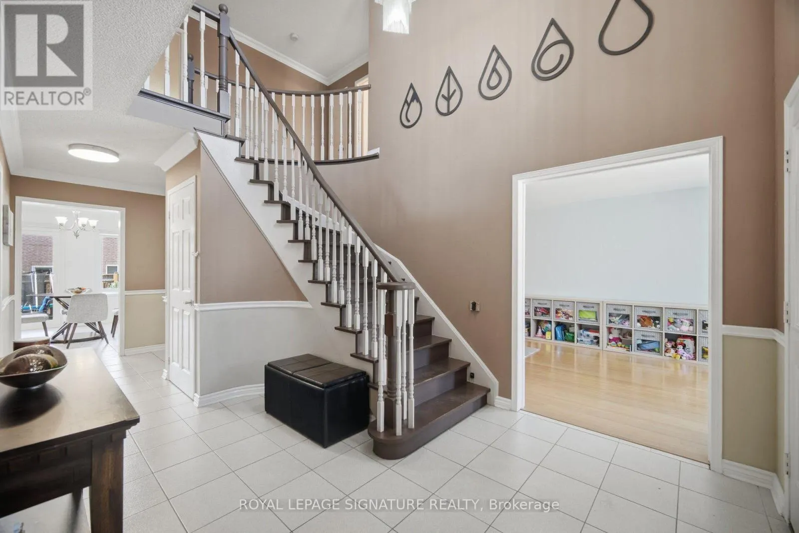 85 FIFEFIELD DRIVE