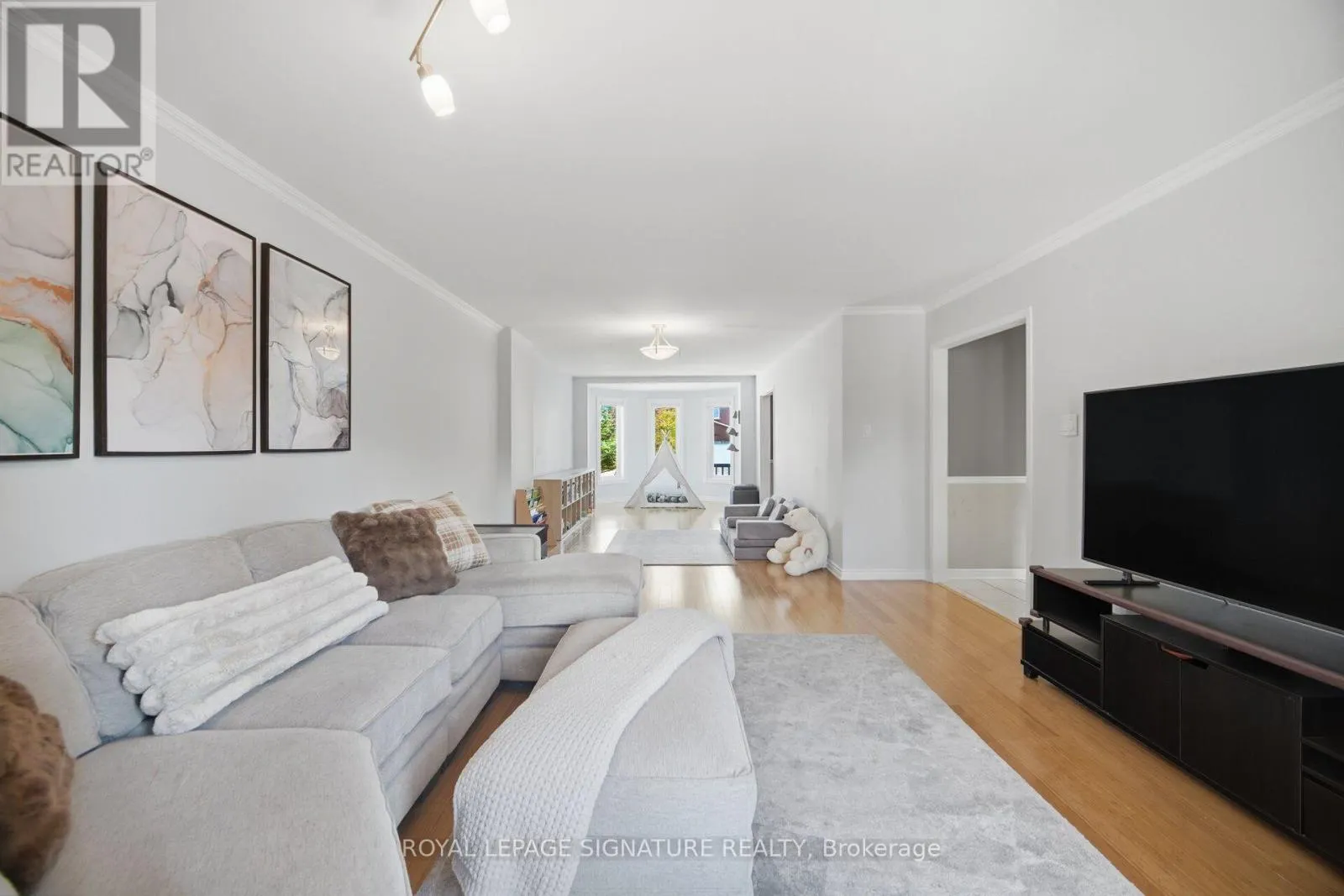 85 FIFEFIELD DRIVE