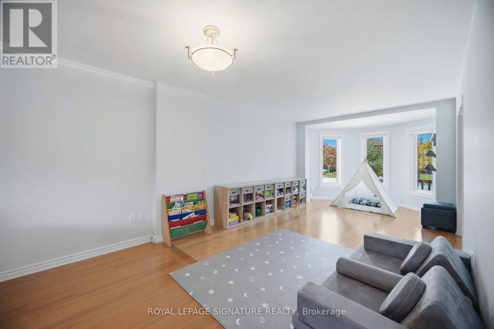 85 FIFEFIELD DRIVE
