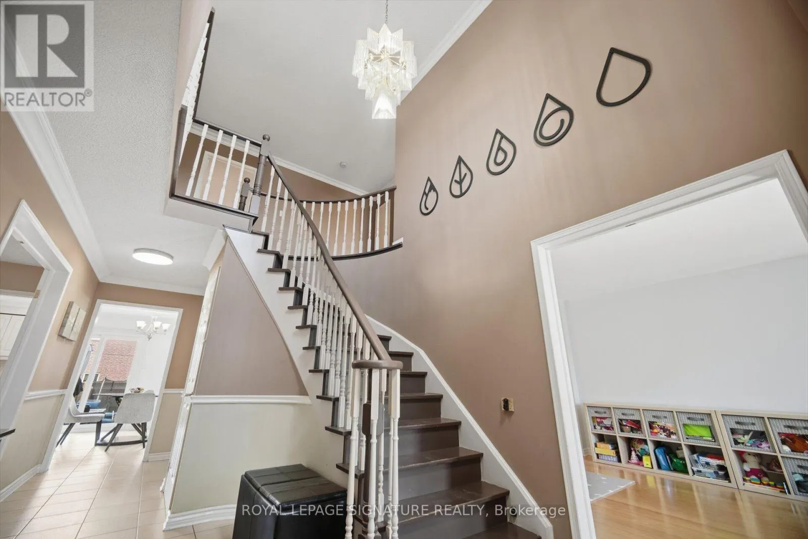 85 FIFEFIELD DRIVE