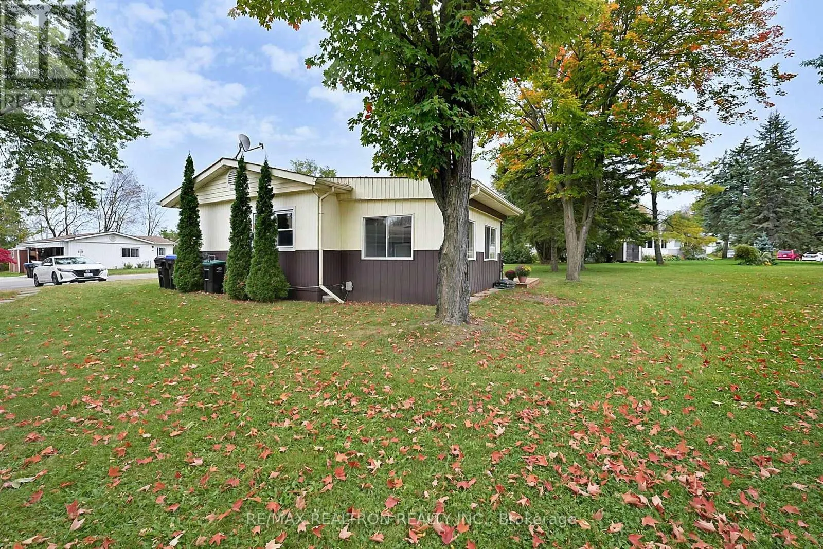 25 FLORA COURT