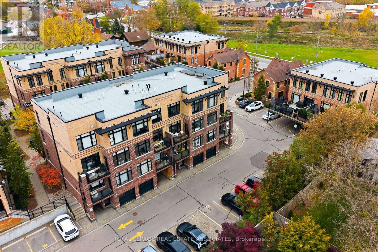 8 - 8171 KIPLING AVENUE