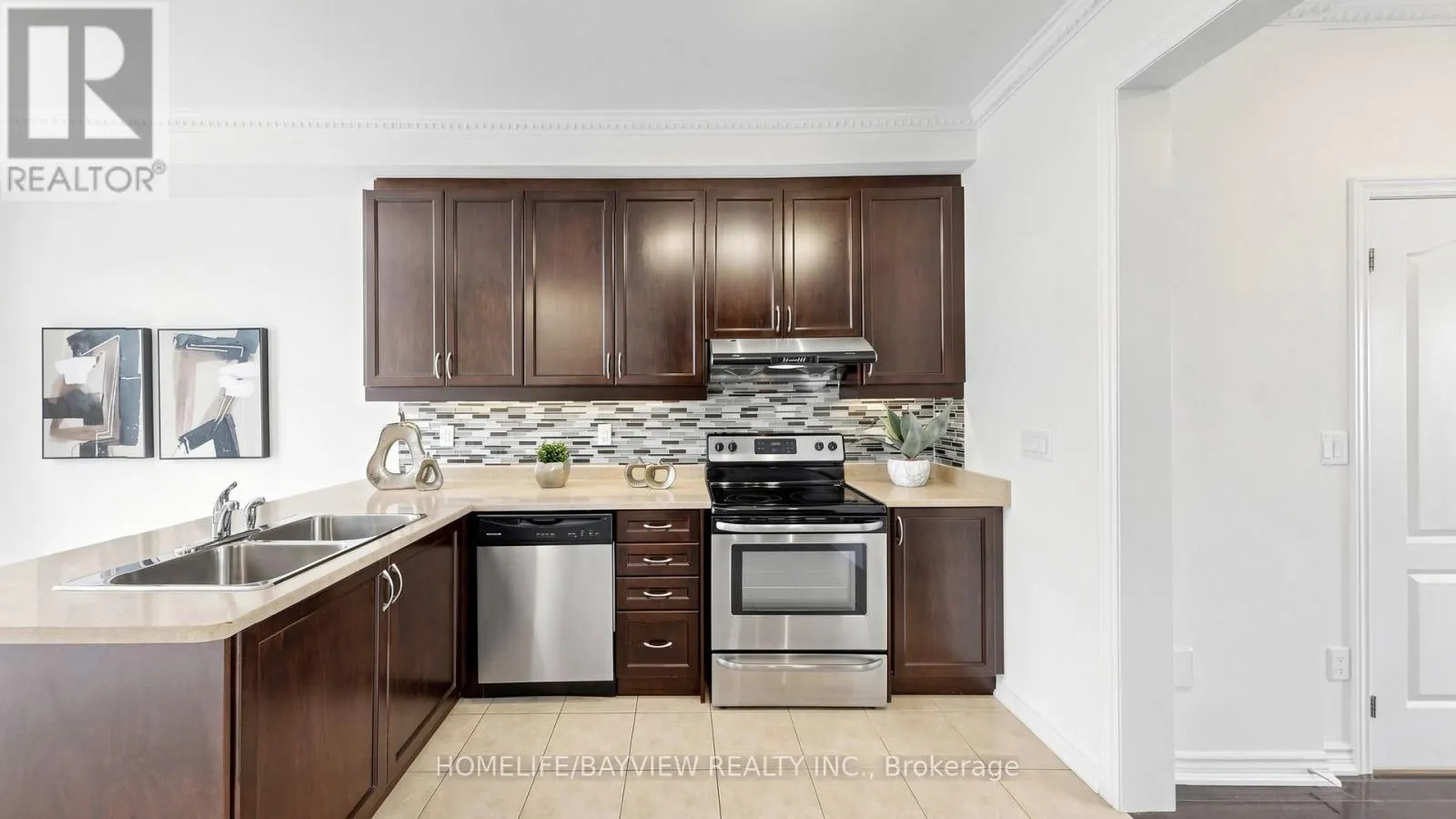 10981 WOODBINE AVENUE