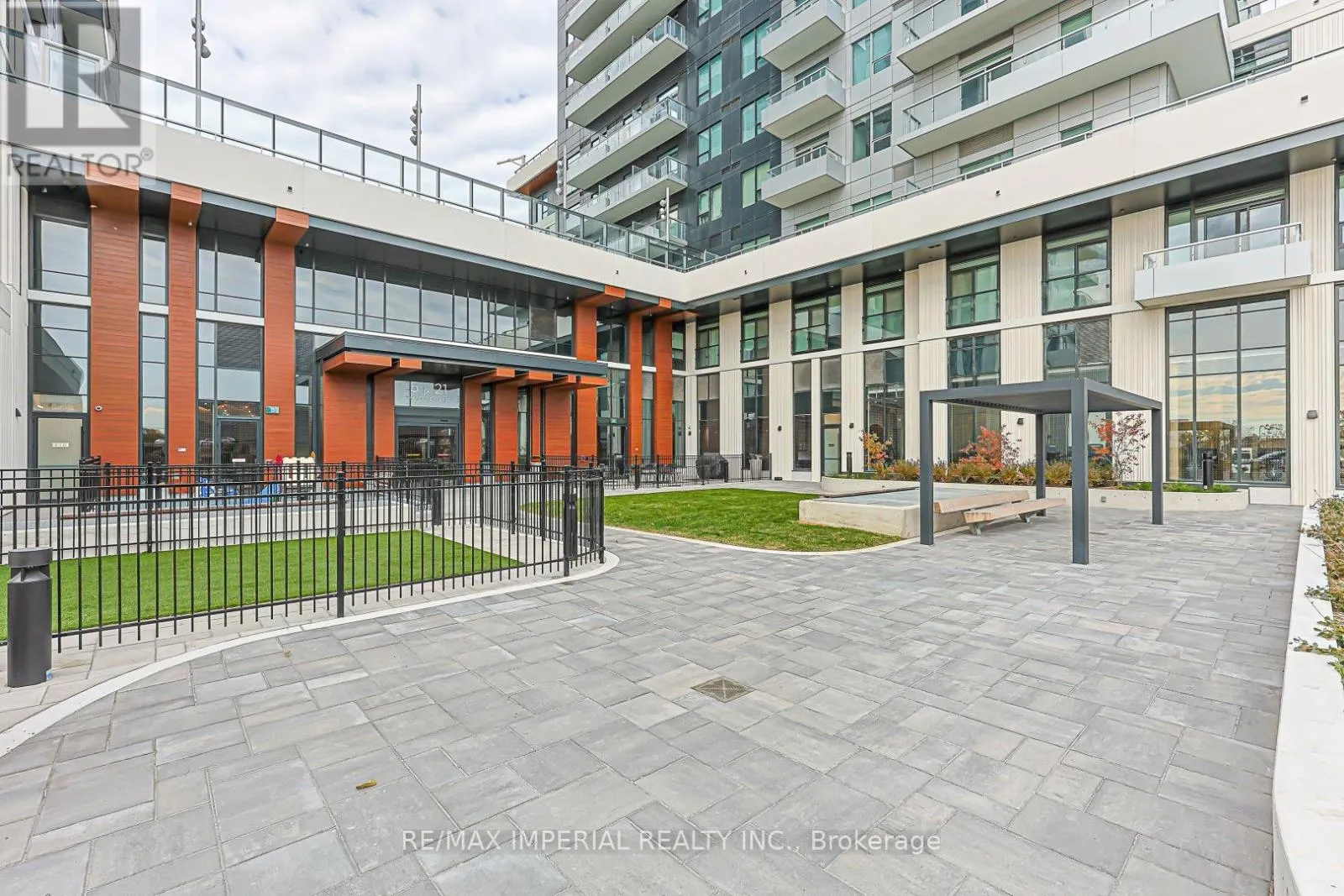1011 - 5 MEADOWDALE ROAD