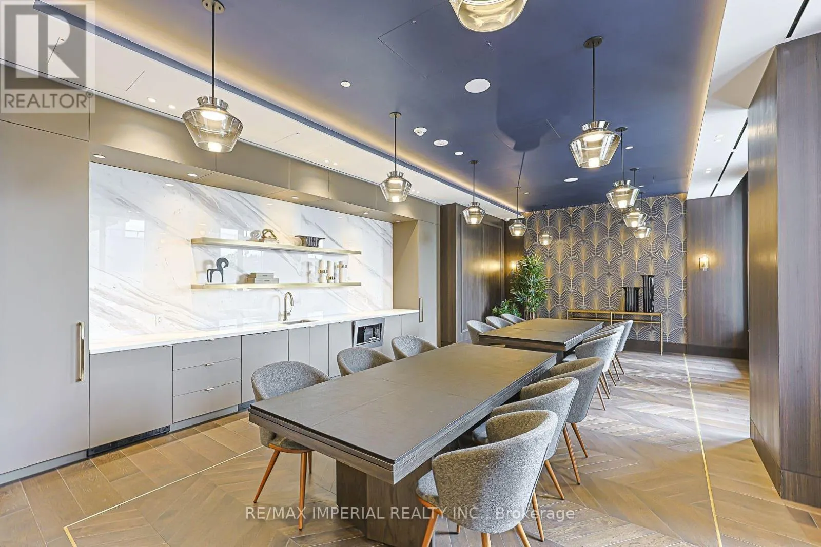 1011 - 5 MEADOWDALE ROAD