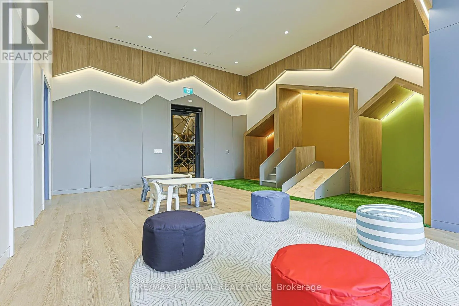 1011 - 5 MEADOWDALE ROAD