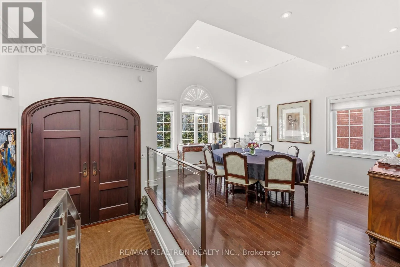 18 GLENFOREST DRIVE