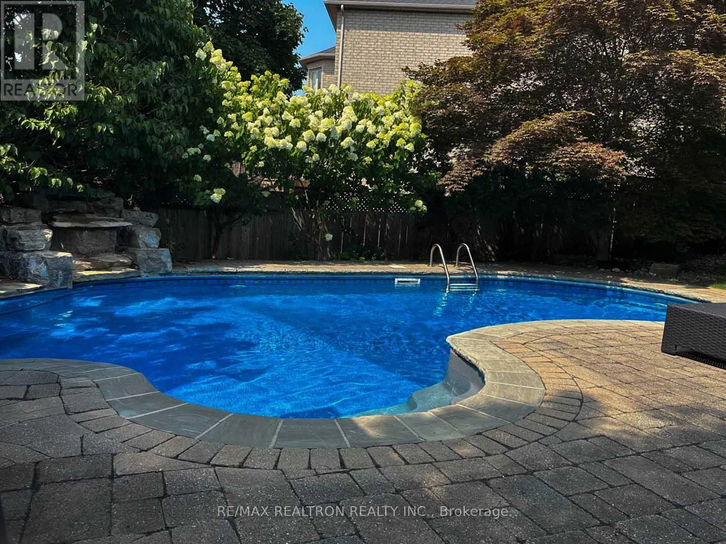 18 GLENFOREST DRIVE