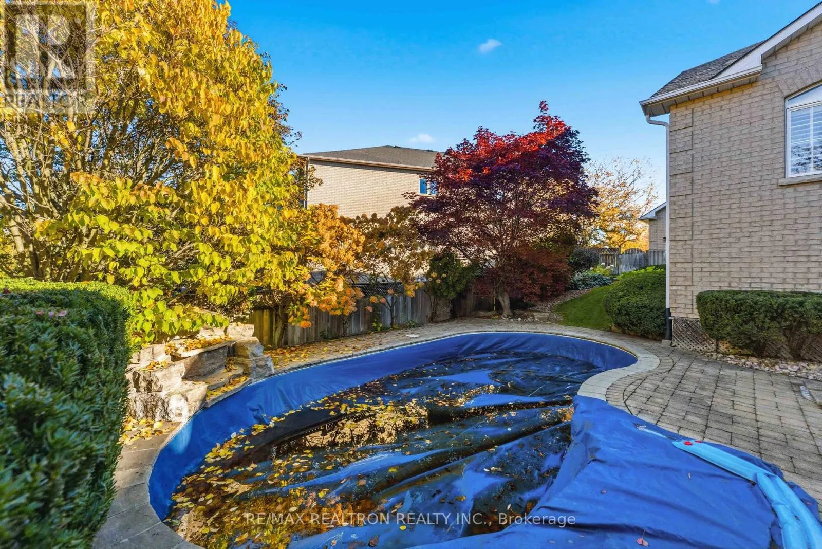 18 GLENFOREST DRIVE