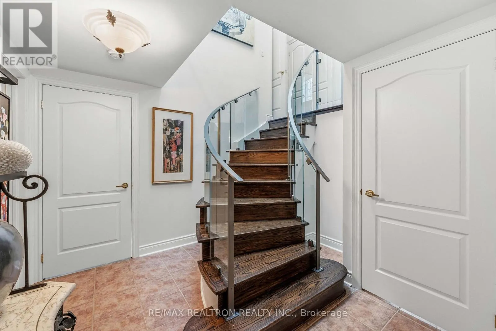18 GLENFOREST DRIVE