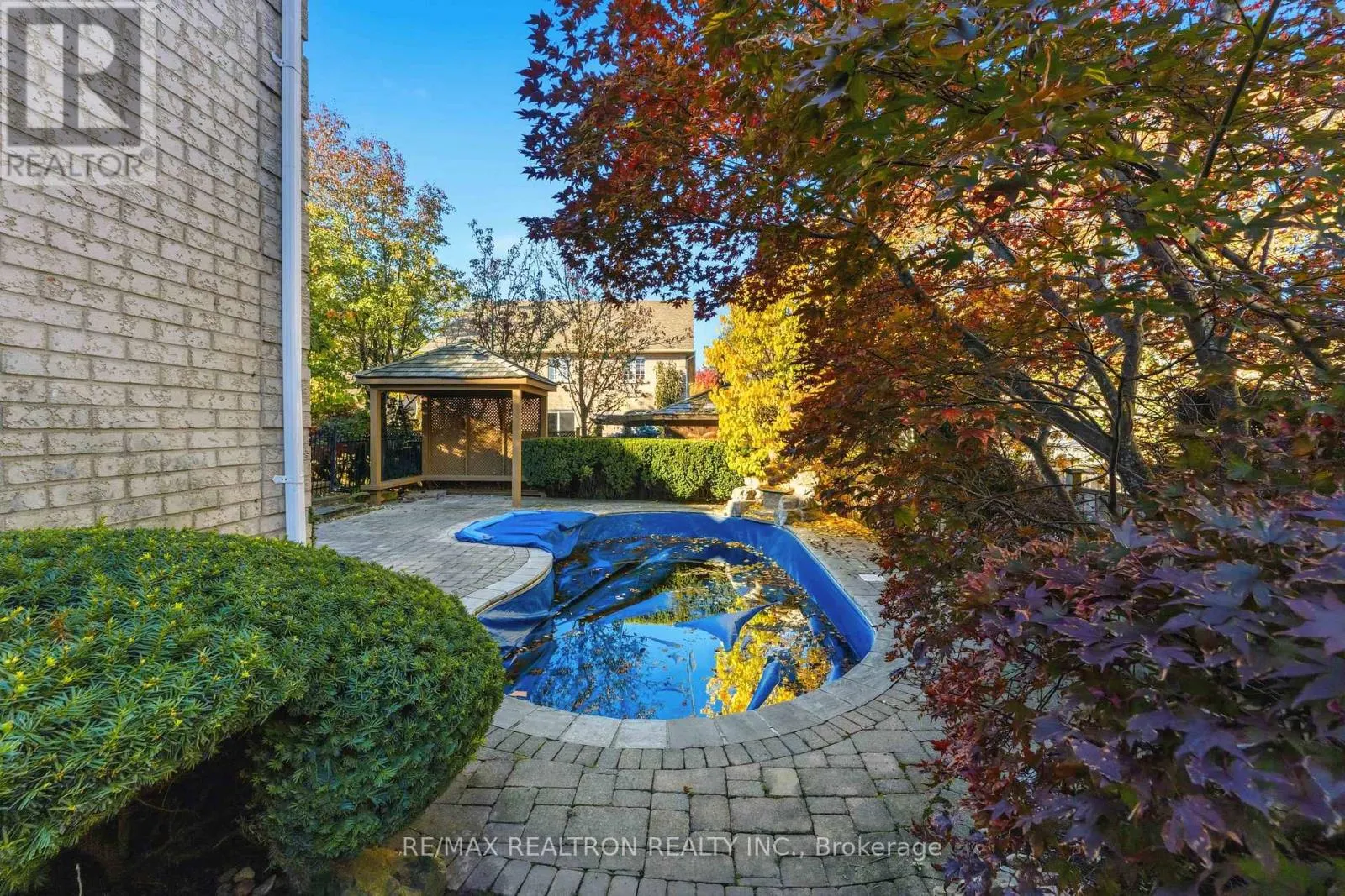 18 GLENFOREST DRIVE