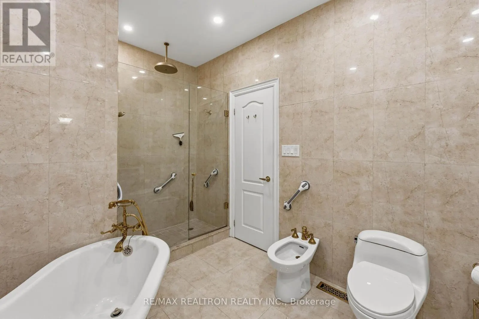 18 GLENFOREST DRIVE