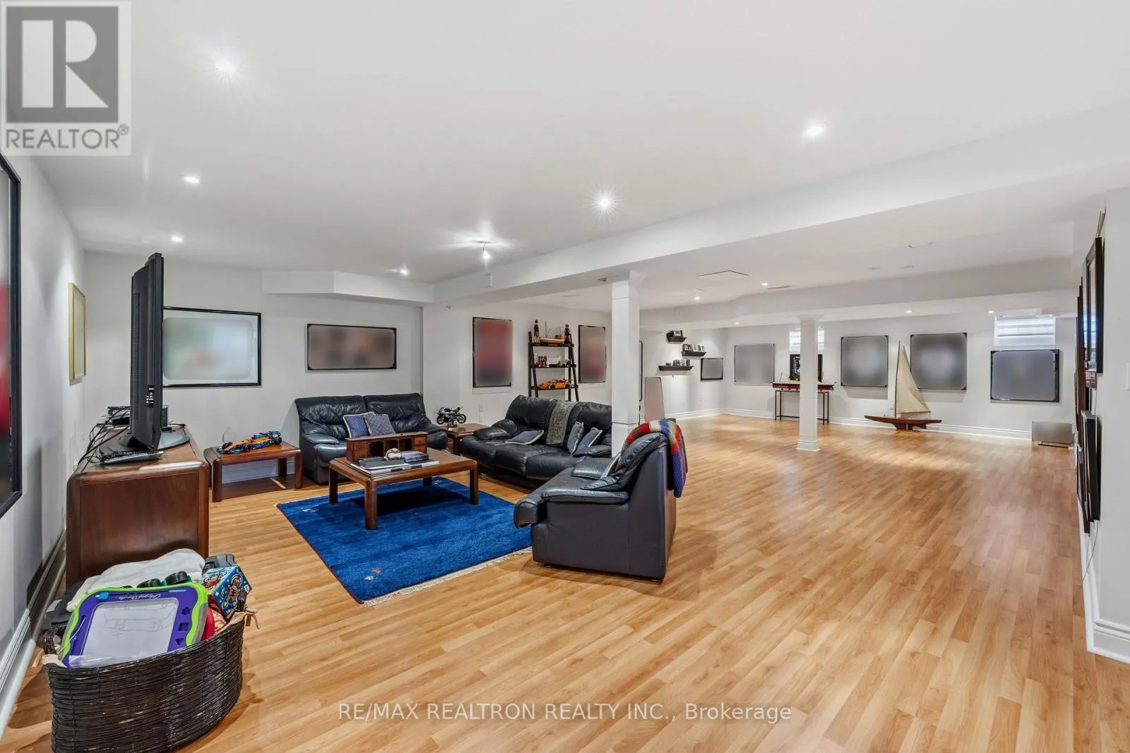 18 GLENFOREST DRIVE