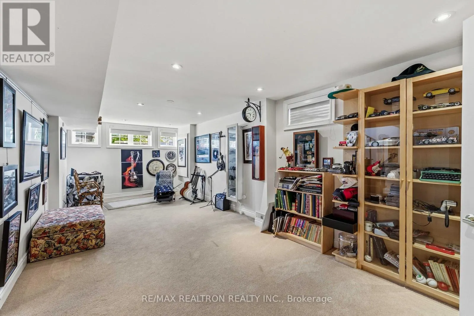 18 GLENFOREST DRIVE