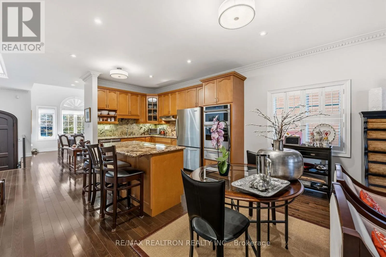 18 GLENFOREST DRIVE