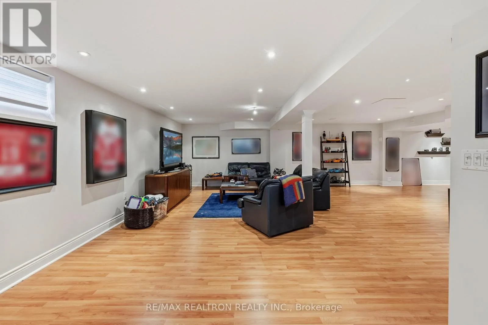 18 GLENFOREST DRIVE