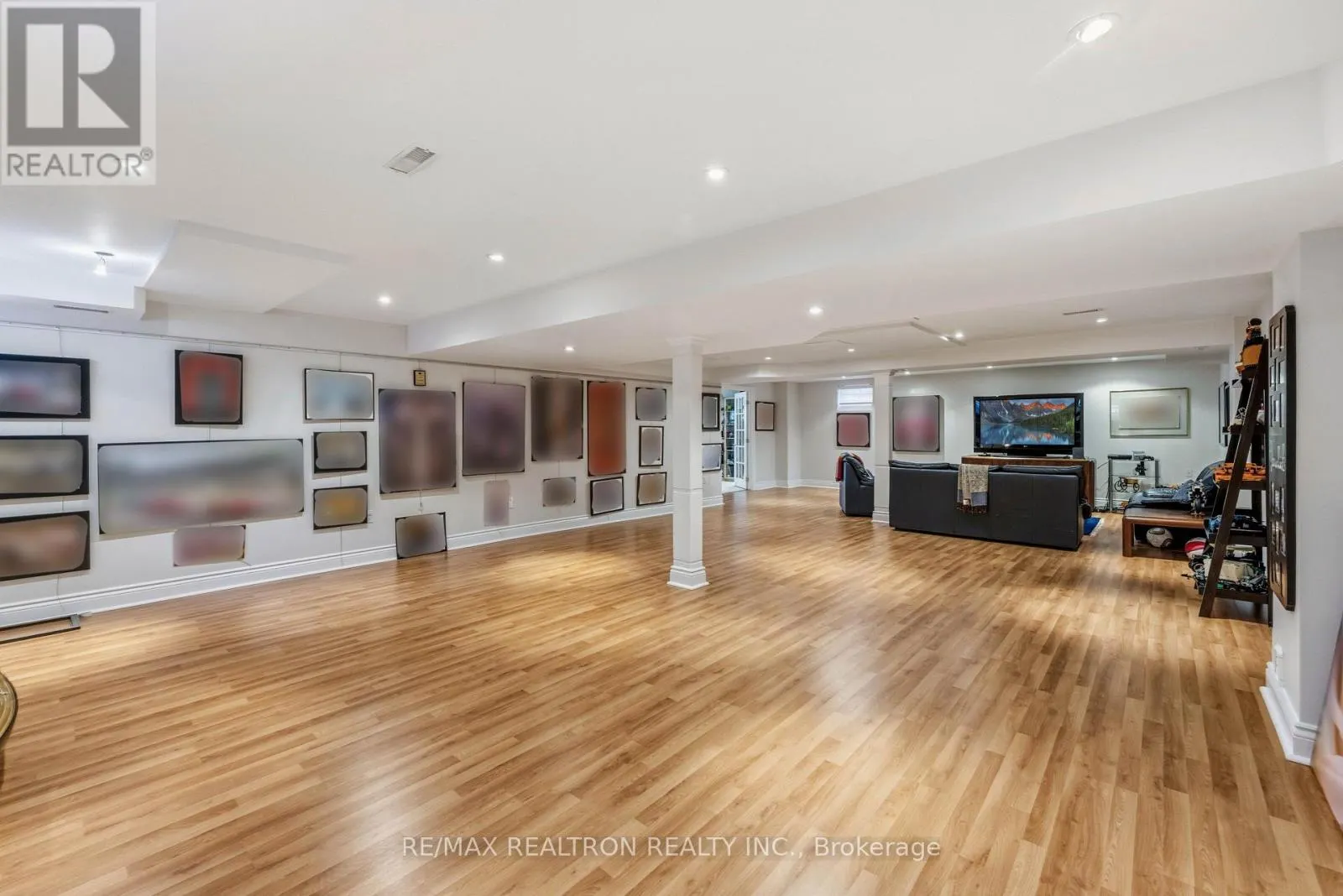 18 GLENFOREST DRIVE