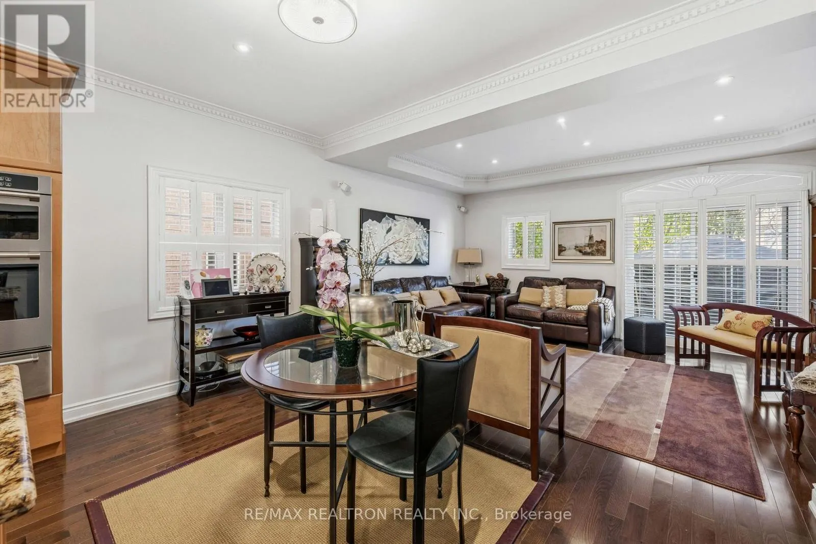 18 GLENFOREST DRIVE