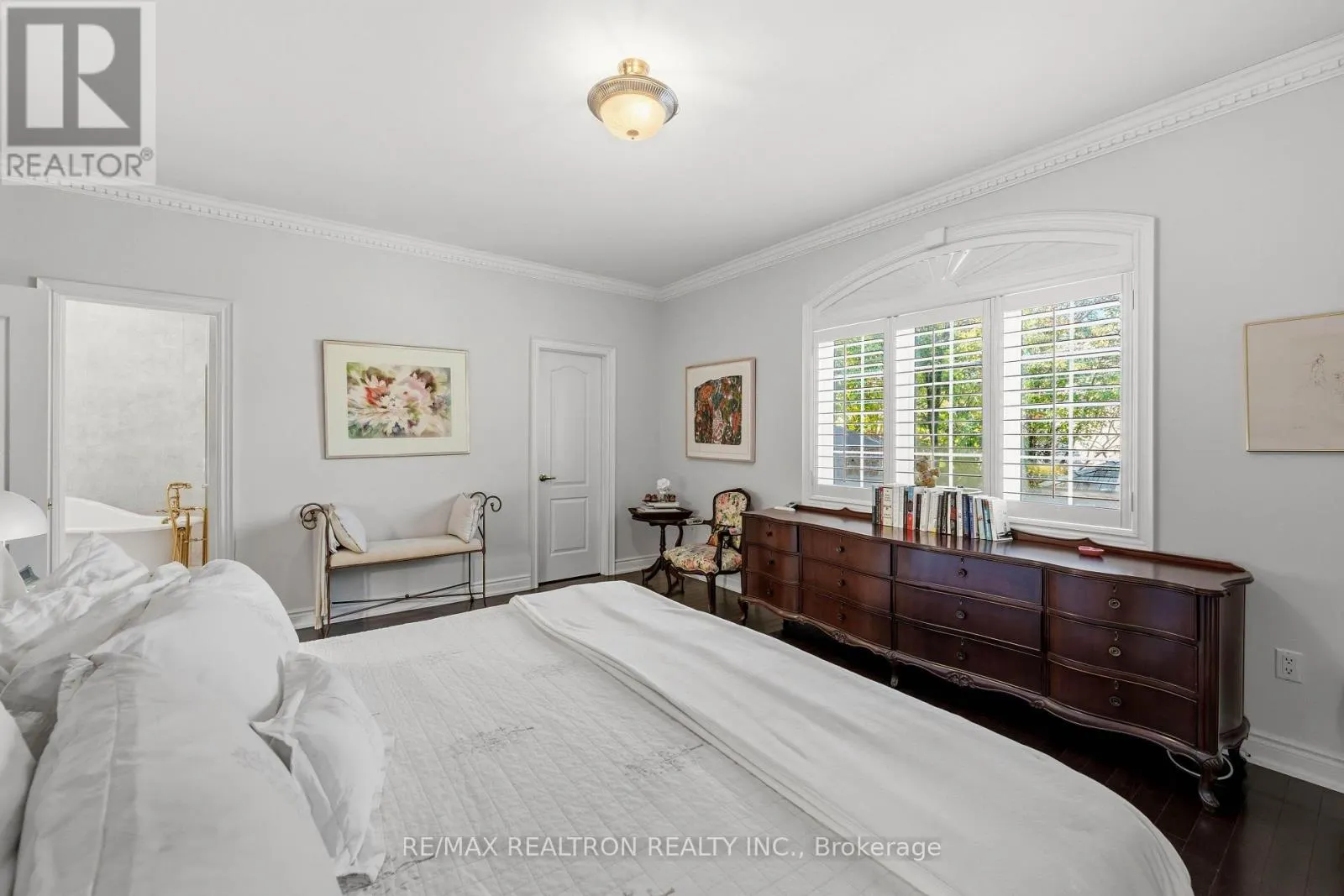 18 GLENFOREST DRIVE