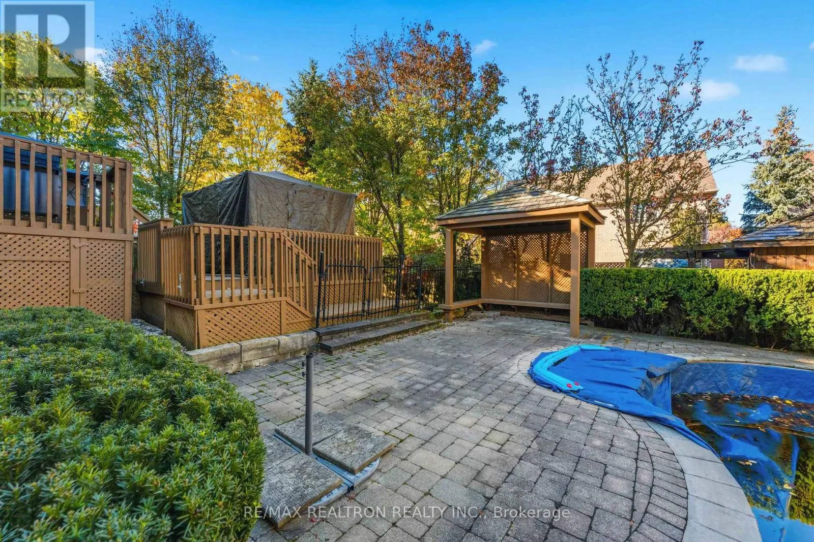 18 GLENFOREST DRIVE