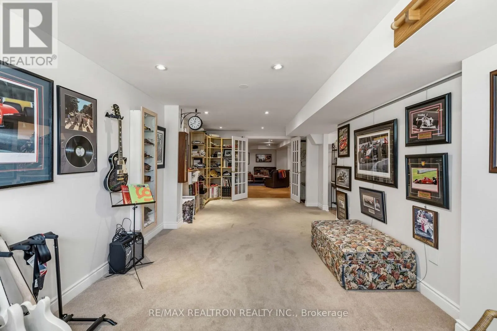 18 GLENFOREST DRIVE