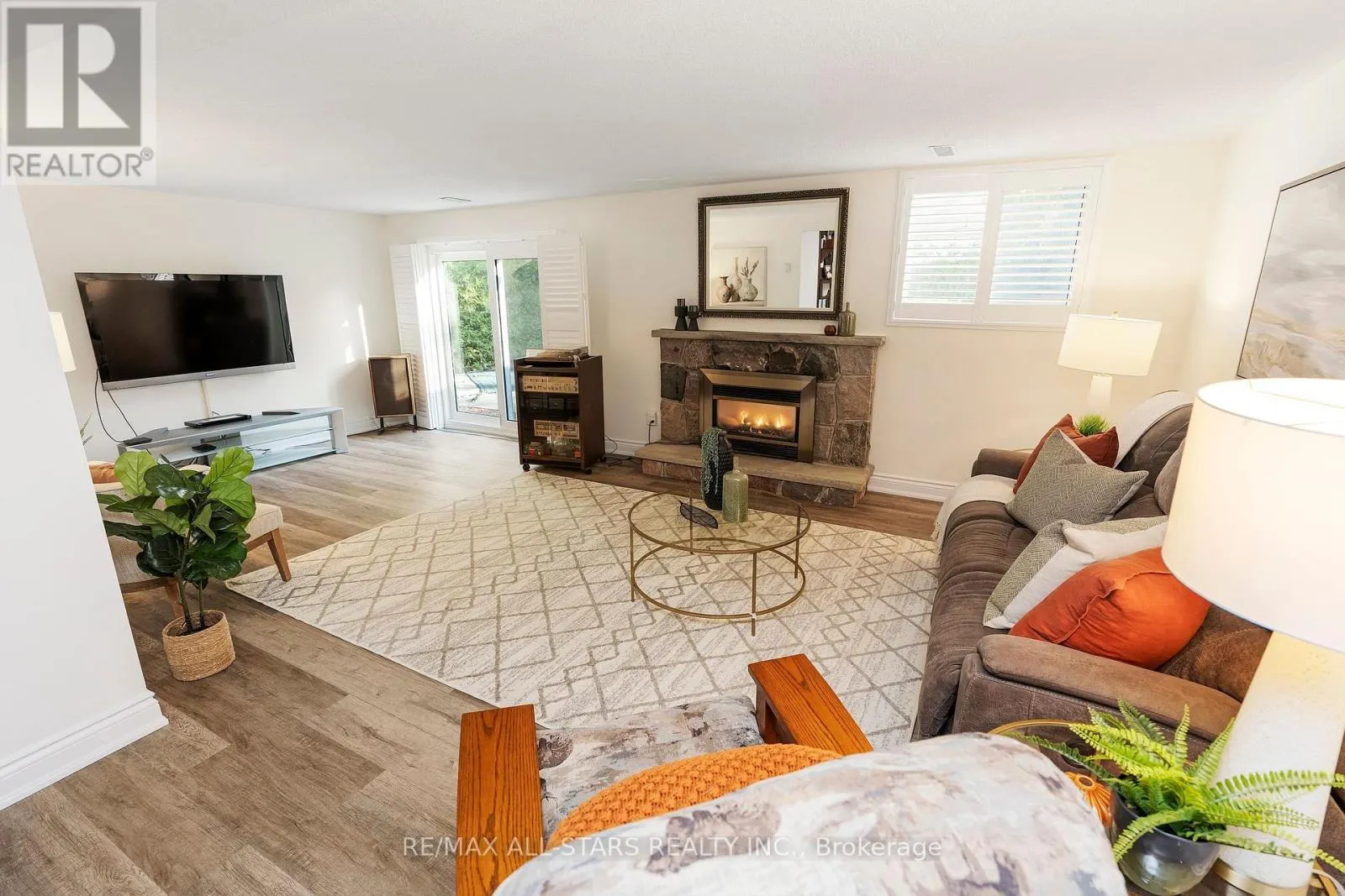 25 CAPTAIN ROLPH BOULEVARD